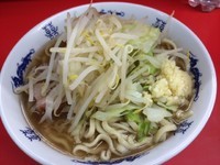 「ラーメン（麺少なめ・かため、ニンニク）（680円）」@ラーメン二郎 松戸駅前店の写真