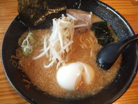 「味噌らーめん640円太麺(替玉1玉無料:細麺)」@ラーメンショップ  とんちゃん 藤原店の写真