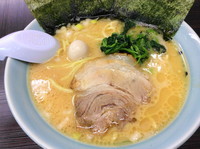 「醤油ラーメン 大盛＋ライスサービス」@横浜家系ラーメン お茶の水 魂心家の写真