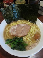 「らーめん（中盛り）￥750」@伝家の写真