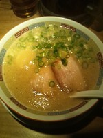 「シロマルベース（味玉トッピング）」@一風堂 SHIROMARU-BASE 金山店の写真