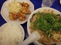 「唐揚げ定食(994円)硬め、背脂多め、ネギ多め」@来来亭 可部店の写真