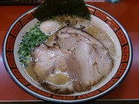 「マイルド豚骨味玉＋餃子」@中華そば 華丸の写真