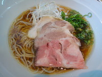 「【気まぐ限定】清湯豚汁スペイン産イベリコ豚チャーシュー麺」@らーめん芝浜の写真