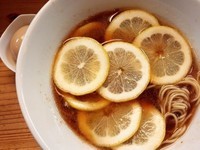 「レモンラーメン＋味玉」@中華蕎麦 りんすず食堂の写真