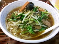 「【8月限定】ニラレバラーメン（税込615円）」@ぎょうざの満洲 志木南口店の写真