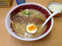 「トロ肉らーめん 赤」@あ・うんの写真