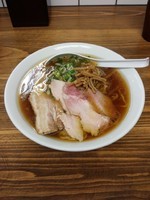 「【限定】新進三店舗食材コラボラーメン（醤油）」@くじら食堂の写真