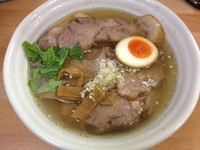 「【限定】秋田県産比内地鶏しお焼豚麺（1050円）」@麺処 帯笑の写真
