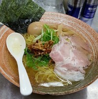 「塩ラーメン(わたり蟹出汁)+味玉」@覆麺 智の写真
