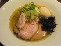「豊深煮干しそば　塩　平打ち麺（７５０円）」@麺や 虎徹の写真