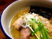 「白醤油らーめん」@麺処 びぎ屋の写真