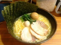 「MAXラーメン　880円」@横浜家系ラーメン 壱角家 日吉店の写真