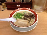 「らーめん（白）」@博多らーめん 無双 大船店の写真