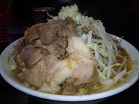 「カレーラーメン(並)(750円)(チーズ入り、野菜背脂魚粉)」@自家製太麺 ドカ盛 マッチョ 三ノ宮店の写真