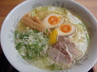 「塩ラーメン(700円)まぐろ丼(500円)」@ラーメン 河の写真