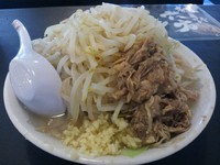 「ラーメン　中盛　※野菜：増、ニンニク、脂：普通」@麺とび 六方 松川店の写真