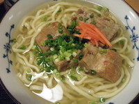 「そーきそば800円」@沖縄料理と創作家庭料理 うないの写真