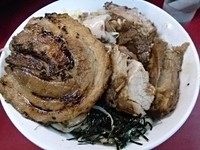 「汁なし小豚入り 巻きチャー炙り アブラ ニンニク少し」@蓮爾 登戸店の写真