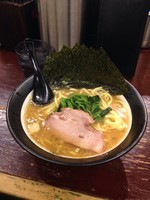 「ラーメン（太麺＋替玉細麺）海苔」@豚骨醤油らーめん 誠屋 八幡山本店の写真