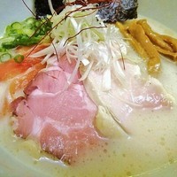 「冷やし鳥骨鶏白湯そば鶏節の香り他（13周年）1300円」@麺や 福一の写真