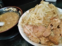 「つけ麺 中（ヤサイ）￥780」@自家製太麺 ドカ盛 マッチョ 三ノ宮店の写真