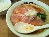 「チャーシュー生揚げ醤油らーめん＋小ライス（５０円）」@らーめん 雅楽 GARAKUの写真