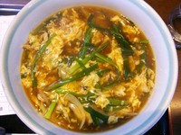 「豚ニラタマラーメン」@めの娘 三俣店の写真