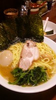 「ラーメン＋中盛り＋味玉＋半ライス」@伝家の写真