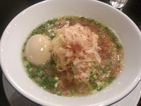 「薫風鰹本枯れ節塩らぁ麺(1080円)+煮卵(162円)」@播磨坂もりずみの写真