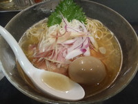 「冷やし塩そば(730円)+味玉」@麺処 晴の写真