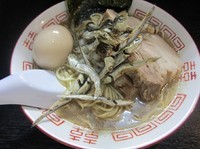 「淡麗中華ソバ（７５０円）＋和え玉　牡蠣煮干香油Ｖｅｒ」@中華ソバ 伊吹の写真