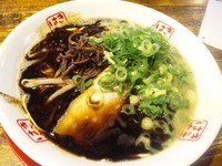「こがしにんにく黒らー麺＋京都九条青ネギトッピング ８００円」@きまぐれ八兵衛 安曇野本店の写真
