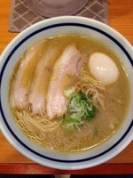 「煮卵白醤油らーめん」@拳玉の写真