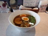 「煮玉子らあめん　しょうゆ味」@JAZZ麺 2.7の写真