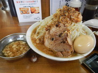 「らーめん少 (ヤサイ、アブラ、炙り) ＋味玉」@ラーメンの店 どでん 北浦和店の写真