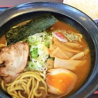 「カレーらーめん860円半ﾗｲｽｻｰﾋﾞｽ」@中華そば つけ麺 魚介の達人 久兵衛 北柏店の写真