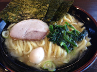 「ラーメンしょうゆ 固め濃いめ普通 700円」@横濱家系ラーメン 湘家の写真