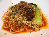 「汁なし担々麺」@BumBunBlauCafe with BeeHiveの写真