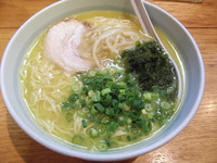「ラーメン+替玉(780円)」@らーめん まる玉 アリオ川口店の写真