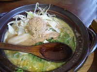 「土鍋味噌豚骨　７５０円」@たけさんの写真