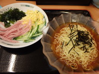 「トマト冷やし麺(510円)生ビール(310円)」@日高屋 西船橋北口店の写真