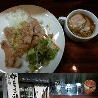「【塩豚から揚げプレート丼ランチ950円】→500円」@餃子 ほんこんの写真