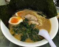 「とんこつ醤油ラーメン＋味付玉子（￥700＋￥100）」@らーめん ぎょうてん屋 海老名店の写真
