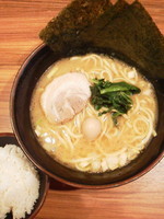 「ラーメン（硬め濃いめ）￥730ミニライス（サービス）」@横浜家系ラーメン 壱角家 蔵前店の写真