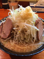 「ラーメン ニンニク少な目 麺大盛り」@ラーメン梅 梅島店の写真