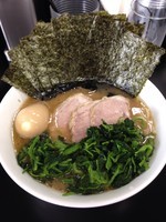 「フル装備 並 +後から薬味ネギ追加」@横浜家系らーめん 板橋家の写真