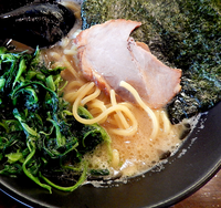 「醤油＋ホウレンソウ(850円）」@横浜家系 ぱるぷん亭の写真