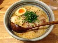 「とんこつ醤油」@麺屋 あまのじゃく JR奈良店の写真