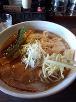 「海老わんたん麺　醤油（中盛同料金）850円」@荻窪らーめん 栄龍軒の写真